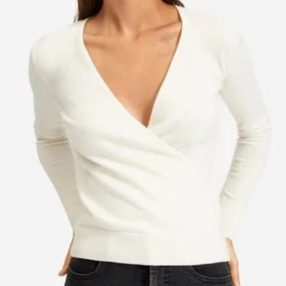 Everlane Sweaters - Everlane 100% cashmere ivory v neck faux wrap sweater-size M